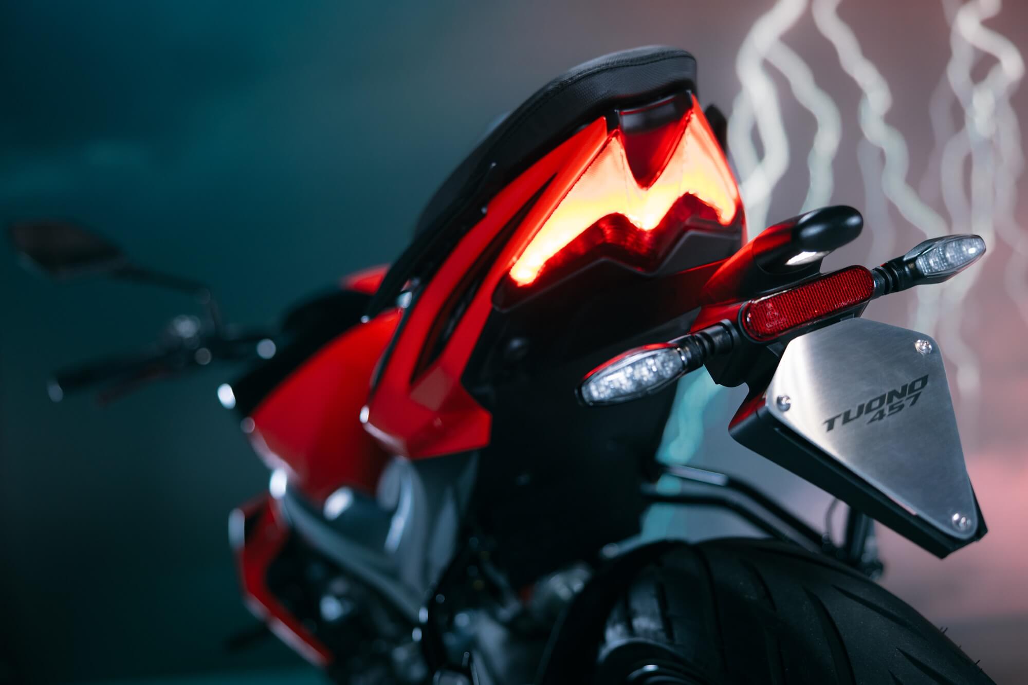 APRILIA BOASTS A WIDE RANGE OF ACCESSORIES FOR TUONO 457