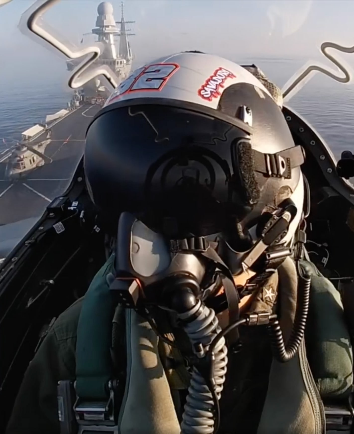 BEST VIDEO: LORENZO SAVADORI, RIDER AND TESTER OF APRILIA RACING, CO-PILOT FOR A DAY ON A NAVY PLANE