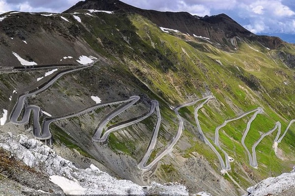 aprilia  motoguzzi 41 stelvio international