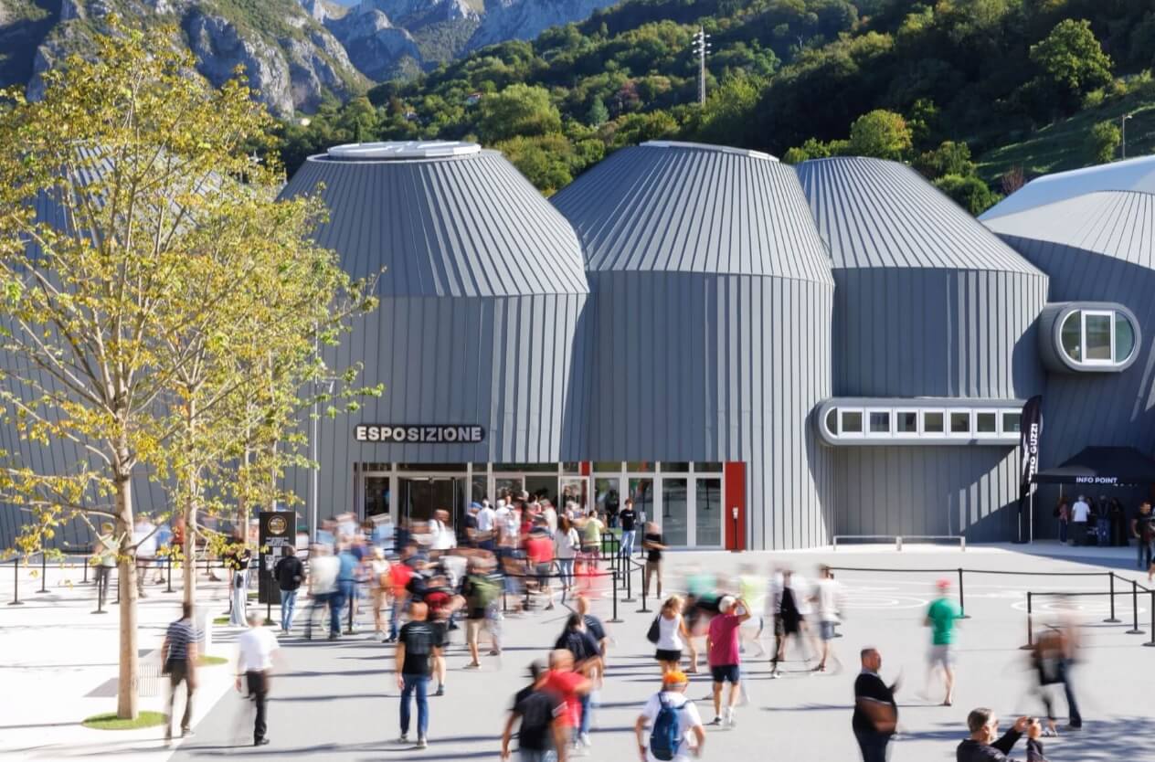 LA NUOVA CASA DI MOTO GUZZI APERTA IN TUTTE LE STAGIONI: AL VIA L’ORARIO INVERNALE