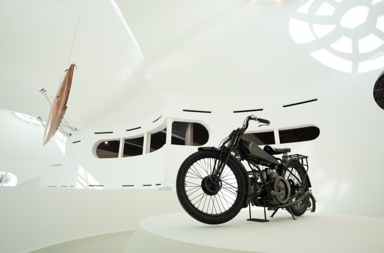 LA NUOVA CASA DI MOTO GUZZI APERTA IN TUTTE LE STAGIONI: AL VIA L’ORARIO INVERNALE