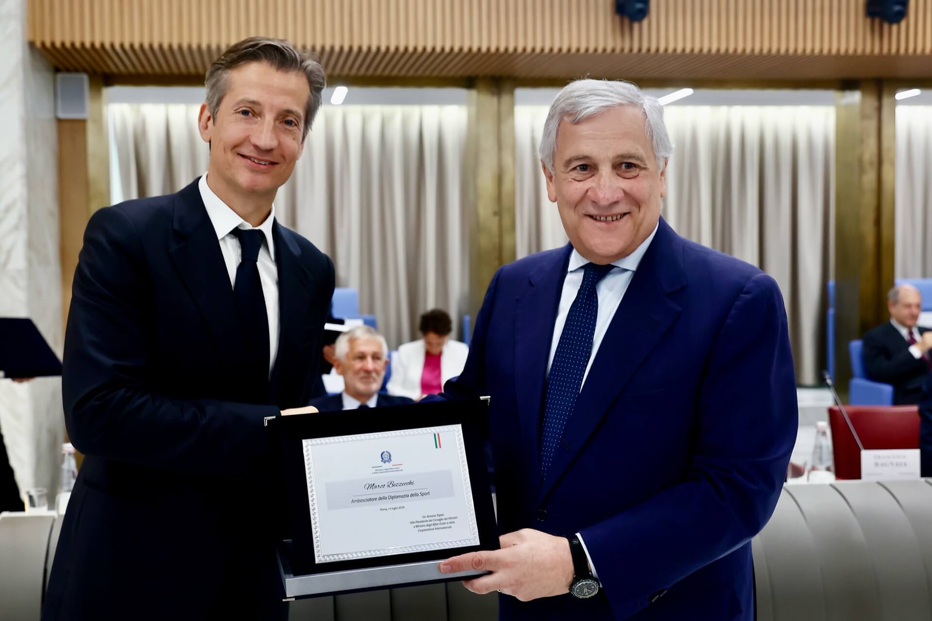 MARCO BEZZECCHI INSIGNITO DEL RUOLO DI “AMBASCIATORE DELLA DIPLOMAZIA DELLO SPORT” DA ANTONIO TAJANI, MINISTRO DEGLI AFFARI ESTERI E DELLA COOPERAZIONE INTERNAZIONALE