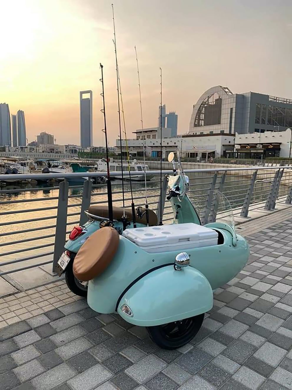 A DUBAI, VESPA GT CON SIDECAR PER ANDARE… A PESCA