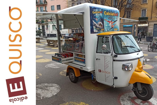 A MILANO, L’EDICOLA ITINERANTE SU APE CLASSIC