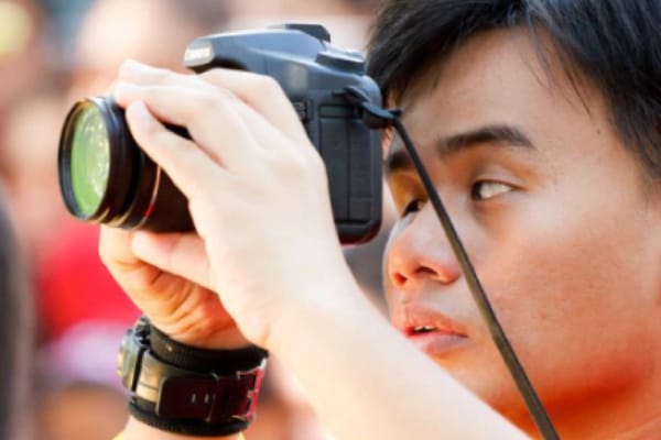 randy de leon vespa red