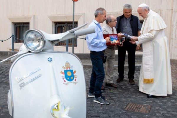 vespa papa francesco