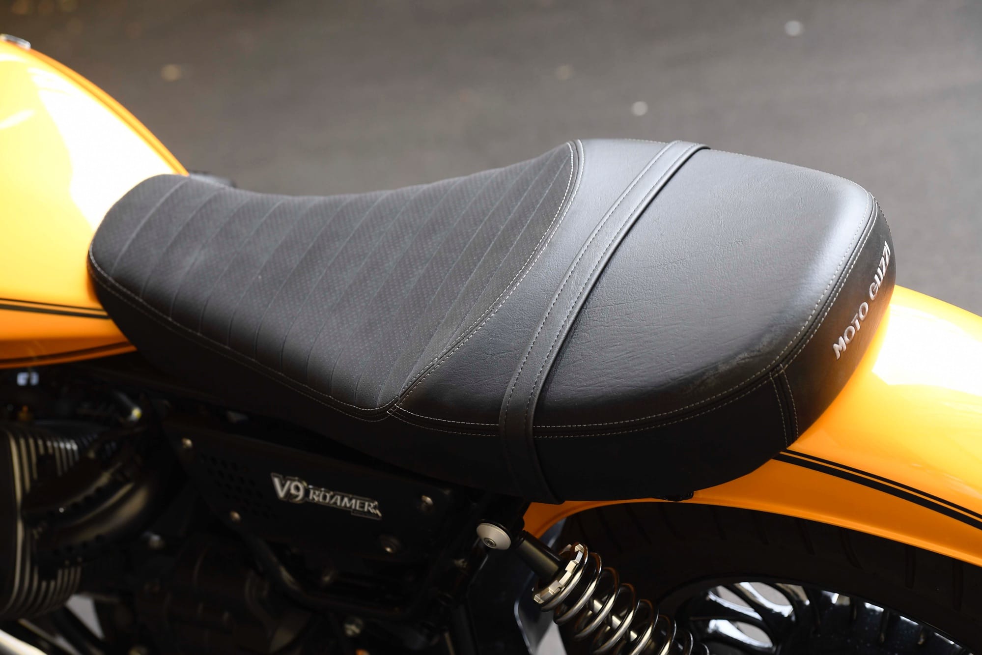 Moto Guzzi V9, Custom Bike for cities and distances. 850cc