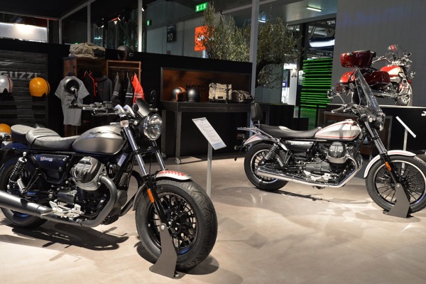 moto guzzi bobber e roamer