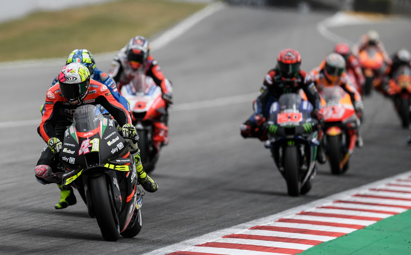 ALEIX BATTLES IN THE LEADING GROUP BUT CRASHES OUT.
PRUDENT RACE AND A POINT FOR LORENZO SAVADORI