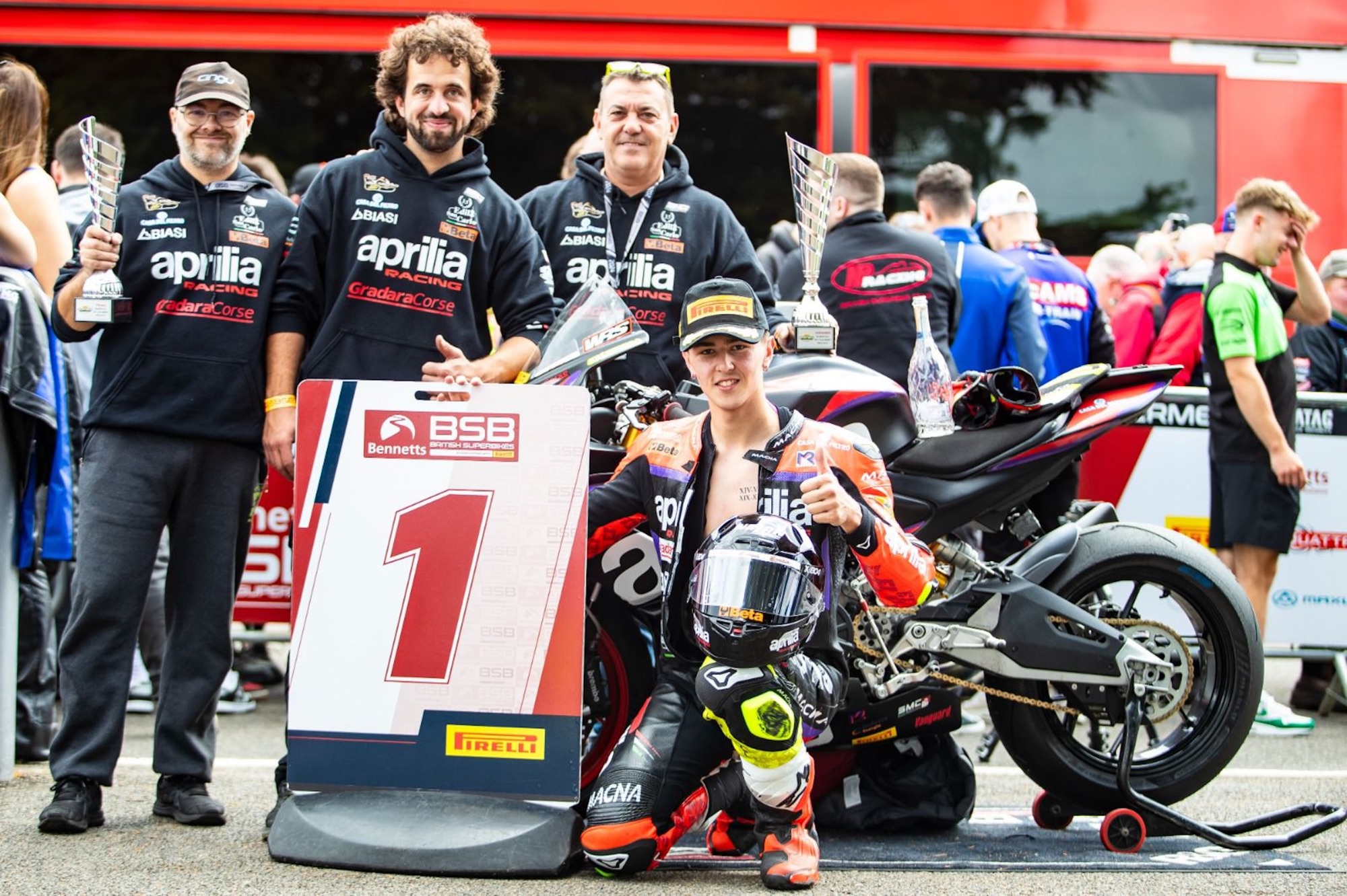 THE APRILIA RS 660 WINS AGAIN IN BRITISH SUPERBIKE: EDOARDO COLOMBI TRIUMPHS ON THE FINAL STRETCH IN THE SPORTBIKE CLASS AT SNETTERTON