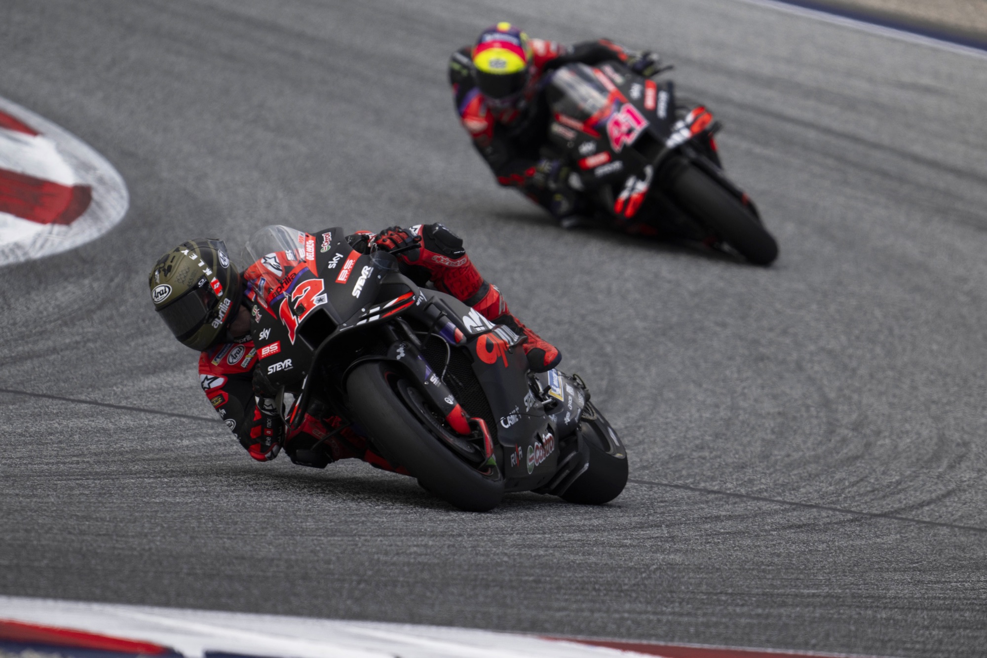 TOP TEN PER APRILIA RACING IN AUSTRIA: MAVERICK VIÑALES SETTIMO E ALEIX ESPARGARÓ NONO IN GARA