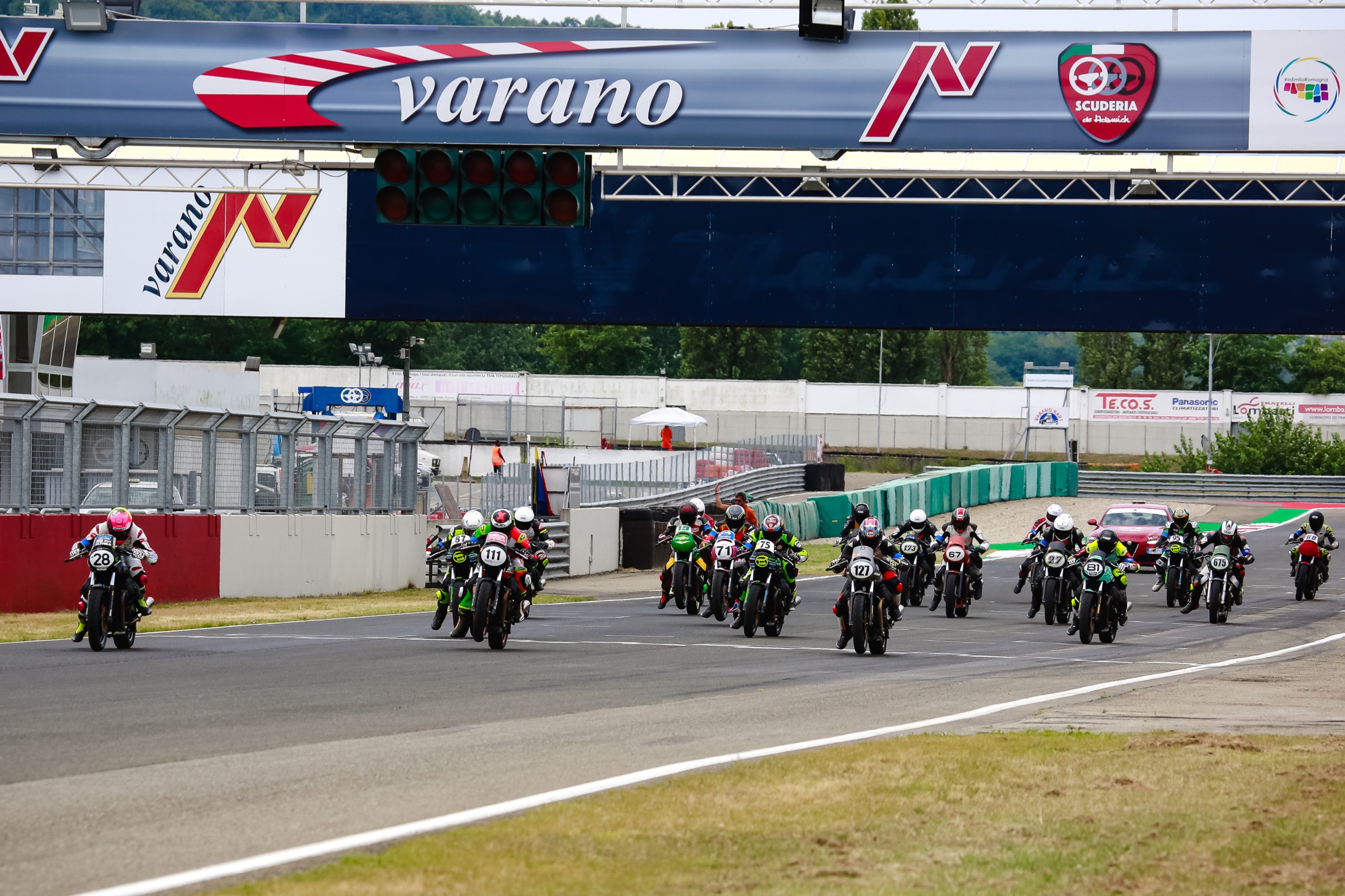 TROFEO MOTO GUZZI FAST ENDURANCE A VARANO: GRANDE SUCCESSO PER IL PRIMO “SPECIAL EVENT” DEL MONOMARCA DELL’AQUILA