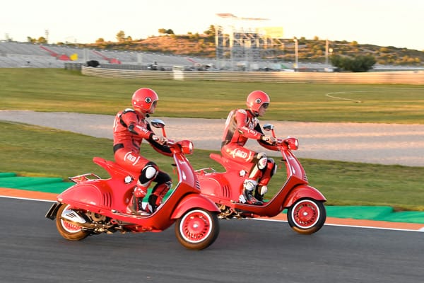 vespa red valencia