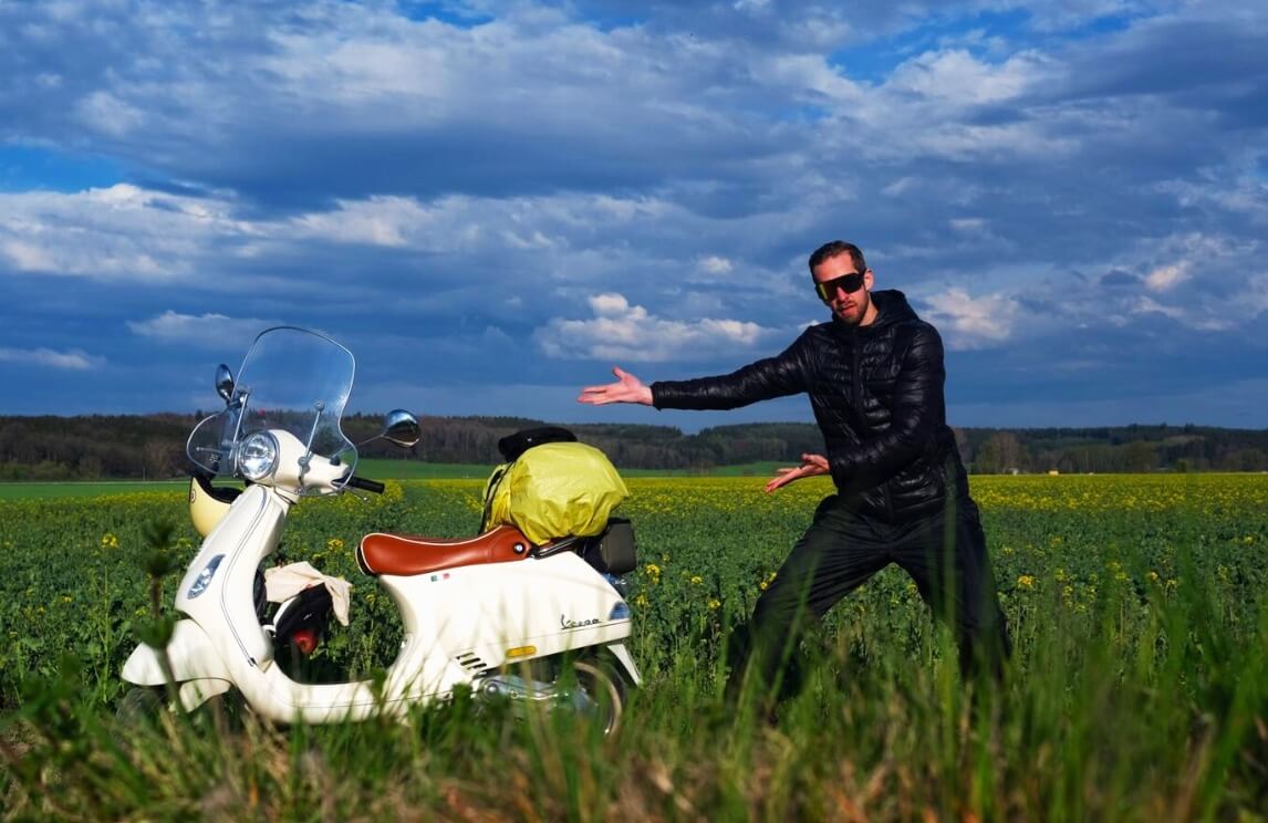 LUIS ANIELLO LA ROCCA: UN GIOVANE MATEMATICO TEDESCO IN VESPA LX50, DA BONN A NAPOLI, ALLA SCOPERTA DELLE PROPRIE RADICI