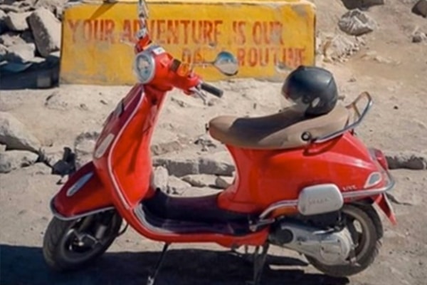 SOUMITA ROY CHOUDHURY, THE FIRST INDIAN WOMAN TO TRAVEL FROM CALCUTTA TO BHUTAN ON A VESPA. 2,000 KM OF FREEDOM AND COURAGE